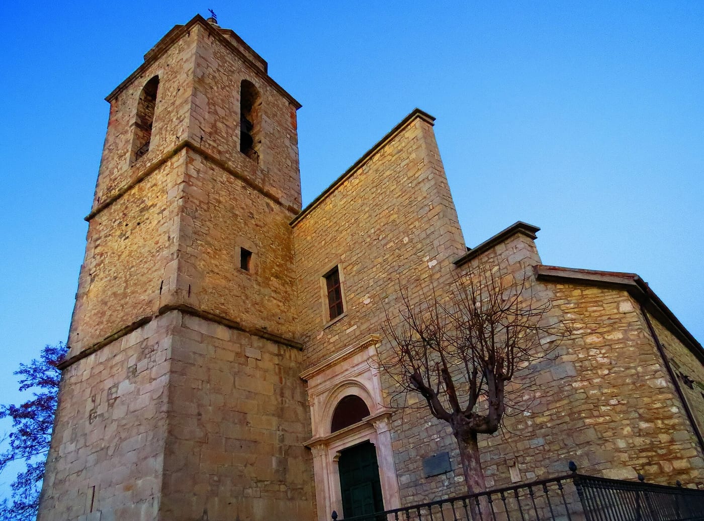 La facciata in pietra della chiesa di San Marco Evangelista, ad Agnone